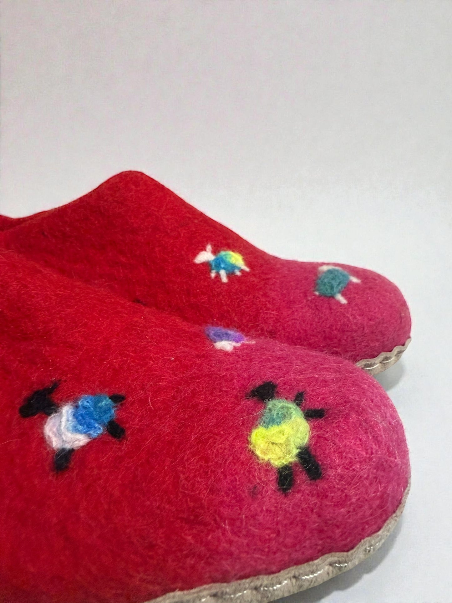Wool Youth Slipper with Mini Sheep