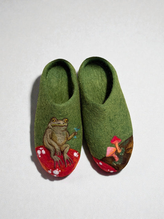 Wool Slipper with Frog and Fungi