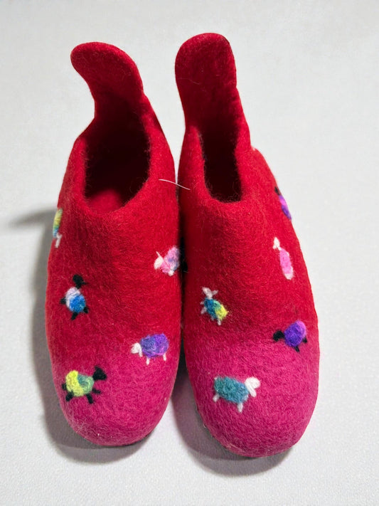 Wool Youth Slipper with Mini Sheep